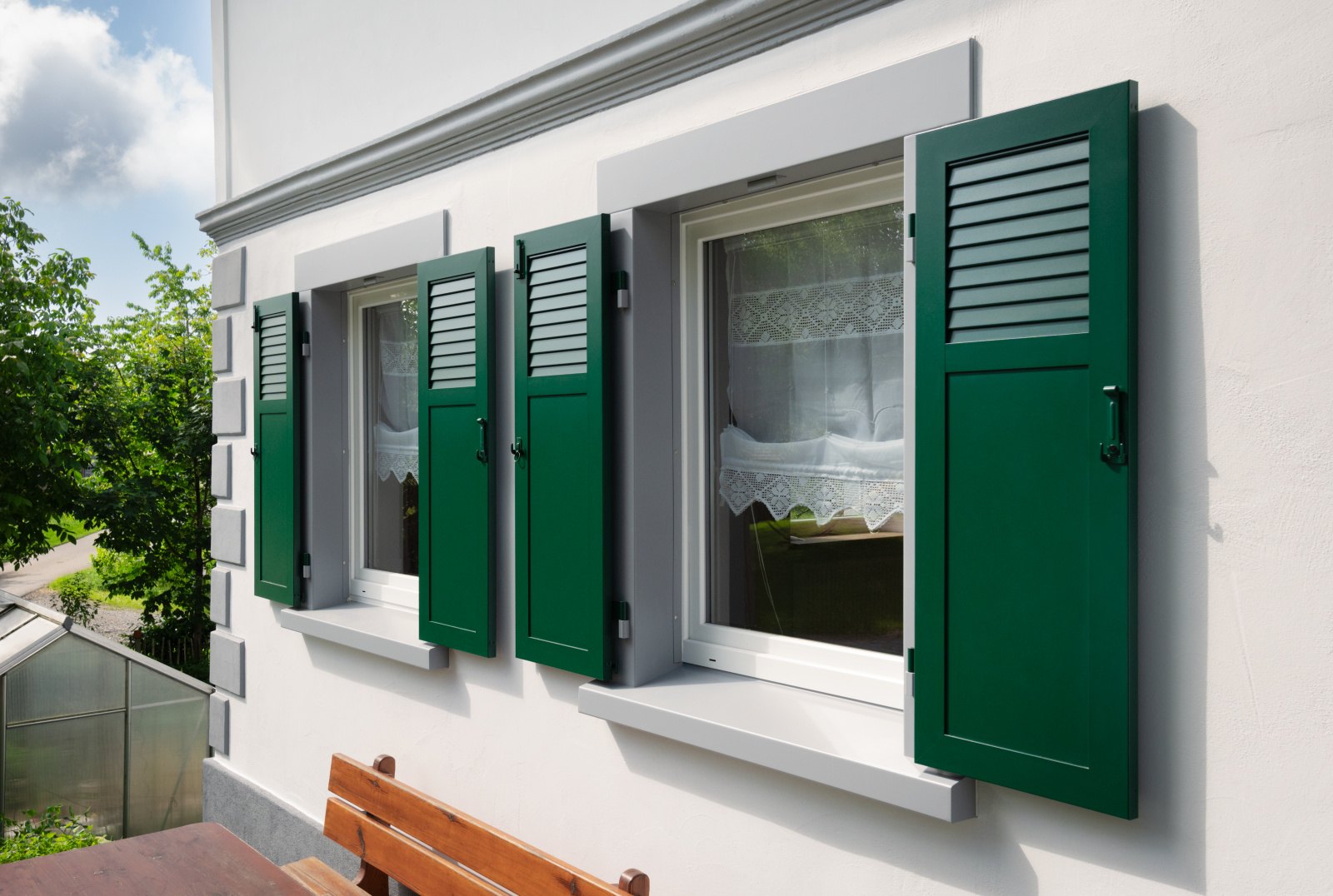 Regazzi Sole – Gelosie e Persiane antone o scuro 004