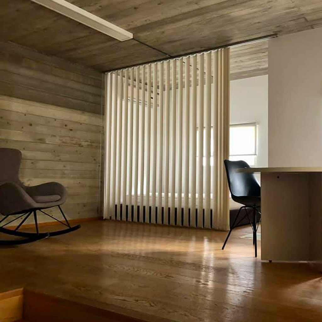 Regazzi Sole – Tende da interno – a bande verticali-005